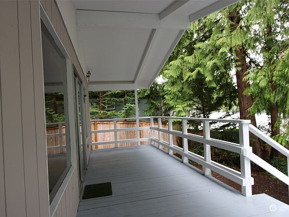 2nd image of 711 E Ballantrae Drive