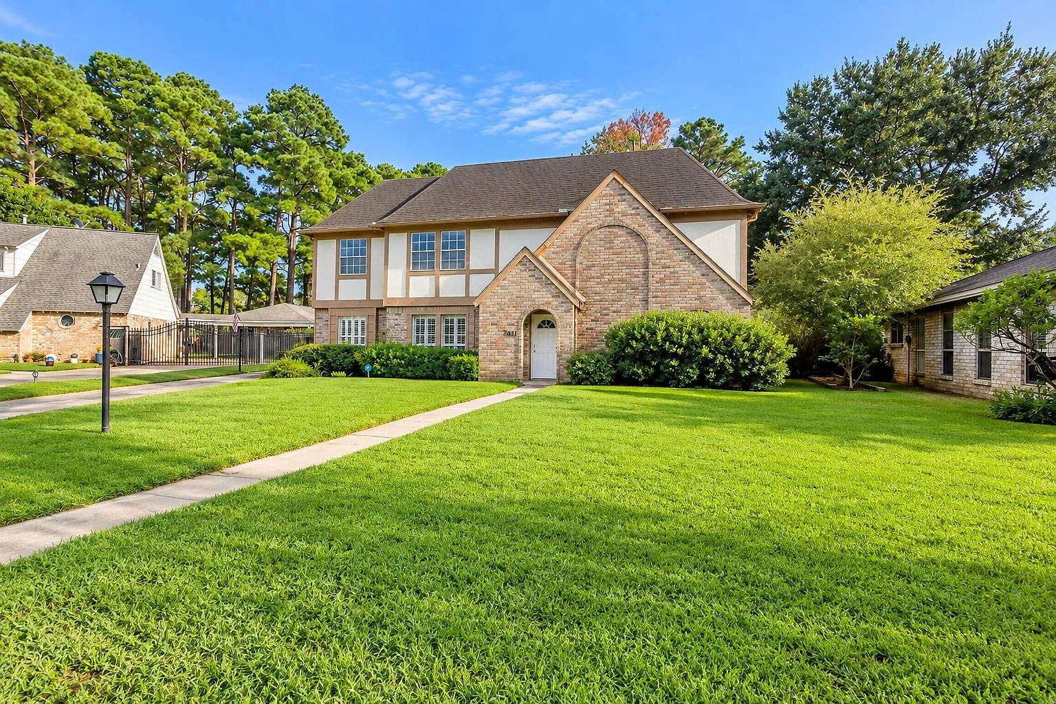 4 bed, 2.5 bath, 2440 sqft, $2,600 — Photo 3