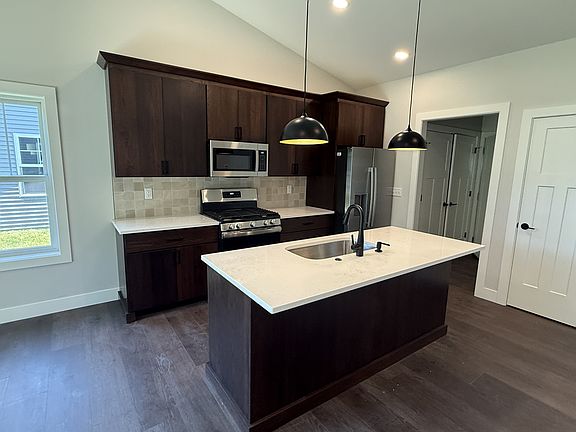 3rd image of 405 E Larmon St