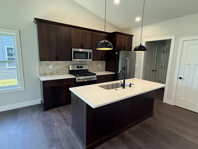 405 E Larmon St — Photo 3
