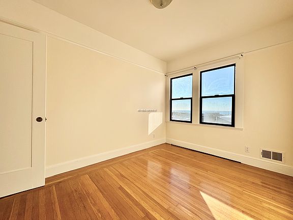 4th image of 2433 23rd Ave