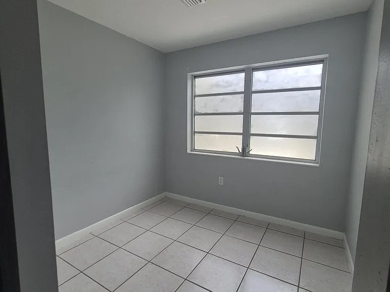 7221 Venetian St #4 — Photo 6