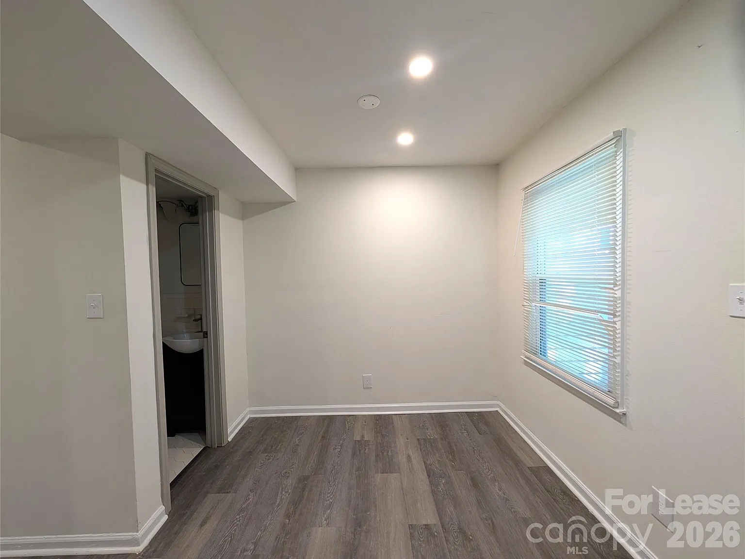 2 bed, 1.5 bath, 952 sqft, $1,350 — Photo 3
