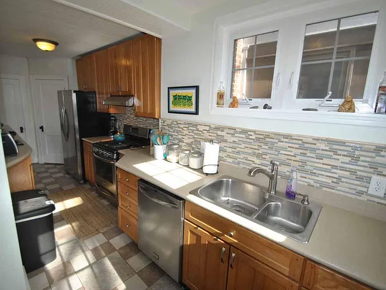 2923 Grayland Ave — Photo 10