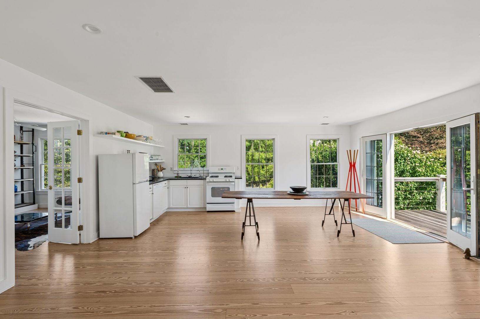  Guest cottage dining and kitchen area