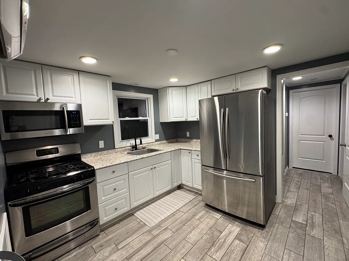 Building Photo - 2 Woodside Ave #2