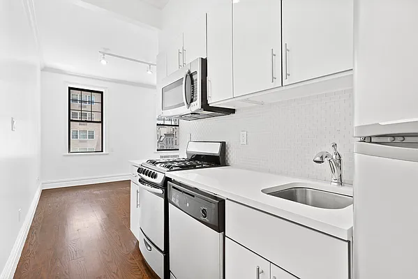 Rented by Compass | media 9