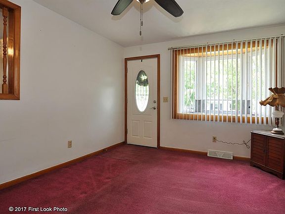 4th image of 20 Hawthorne St