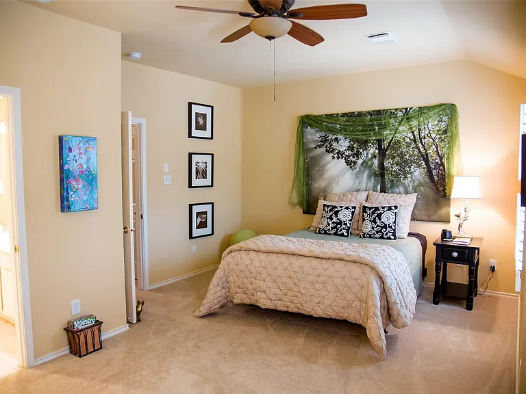 31 N Walden Elms Cir — Photo 17