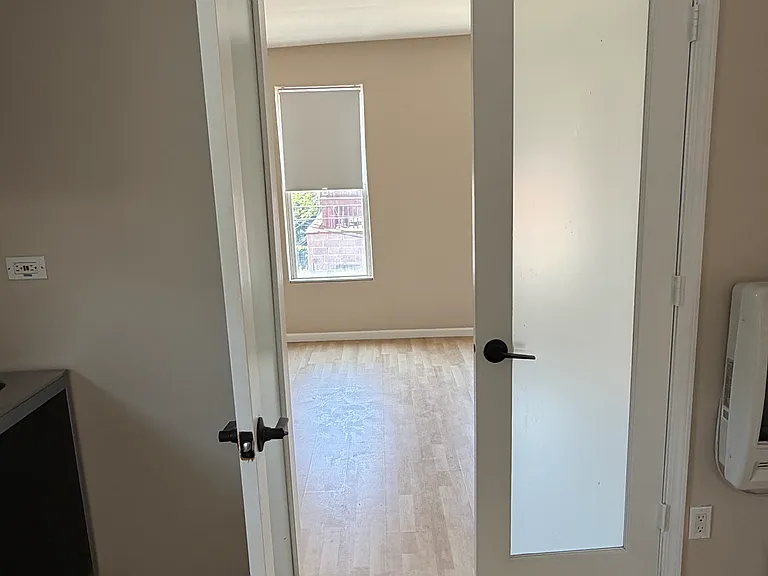 1932 S Carpenter St #2R — Photo 8