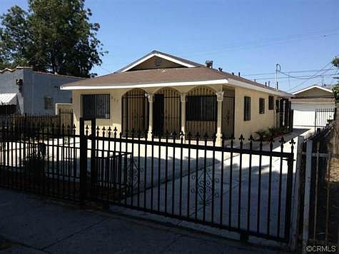 2nd image of 827 W 105th St