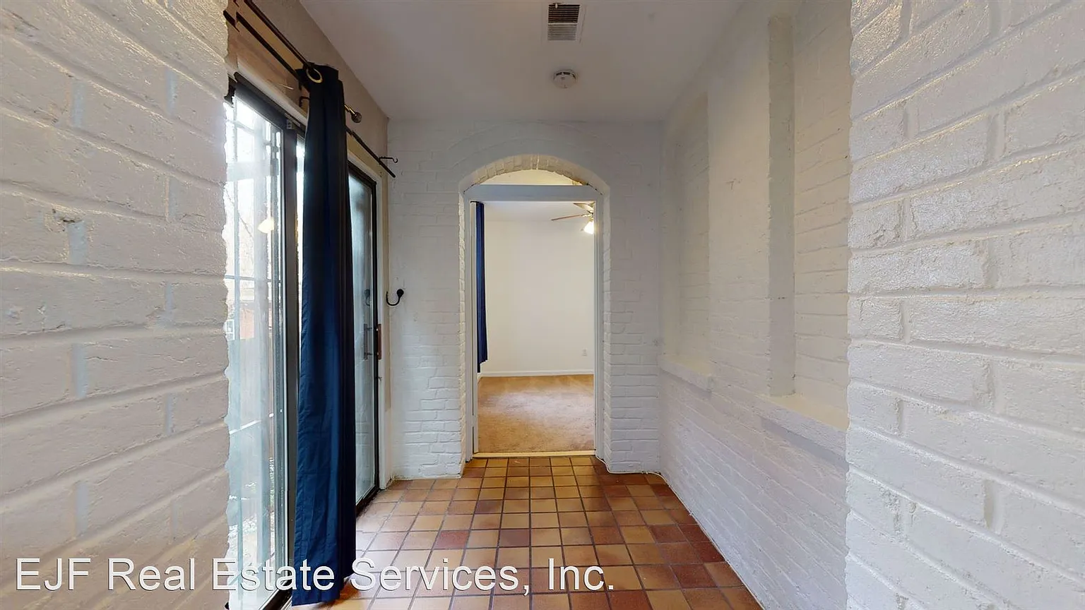 618 F St NE APT 2 photo 1