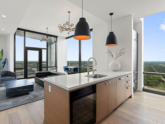 3rd image of 70 Rainey St #2907