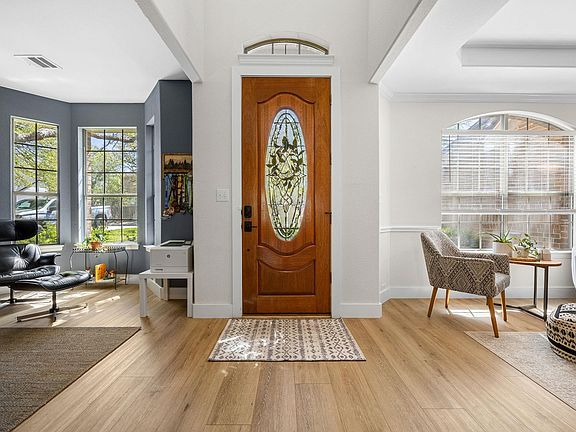 4th image of 128 Las Colinas Dr