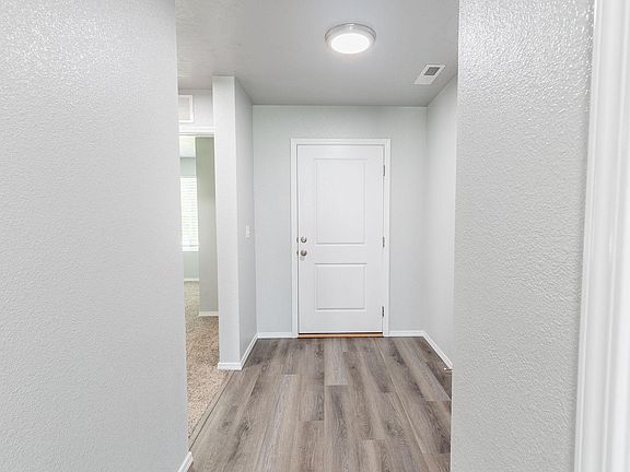 Split bedroom design w/ 2 bedrooms toward the front of the house