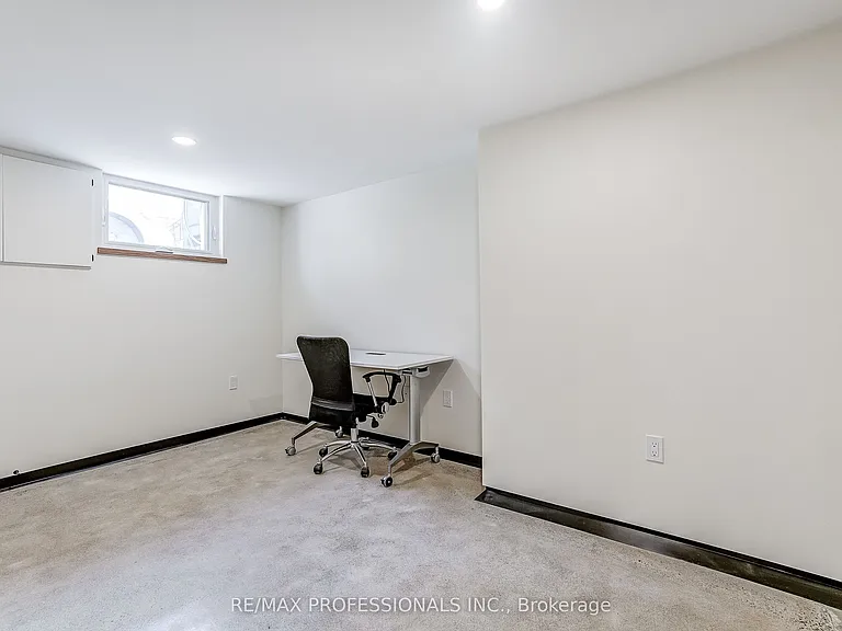 9 Cashman Cres #BASEMENT — Photo 7
