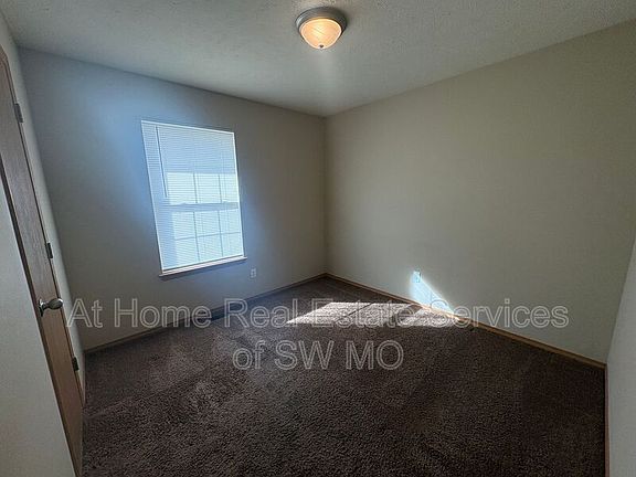 4th image of 1270 N Northwood Ave