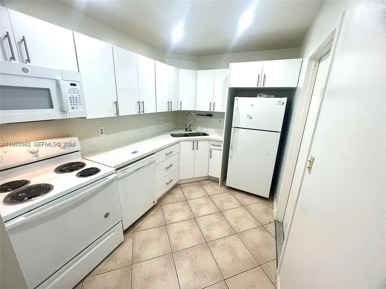 Oakland Shores Condominiu — Photo 2