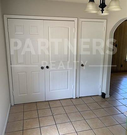 3rd image of 508 Upton Rd