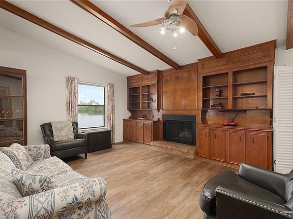 3rd image of 115 Lakeshore Dr