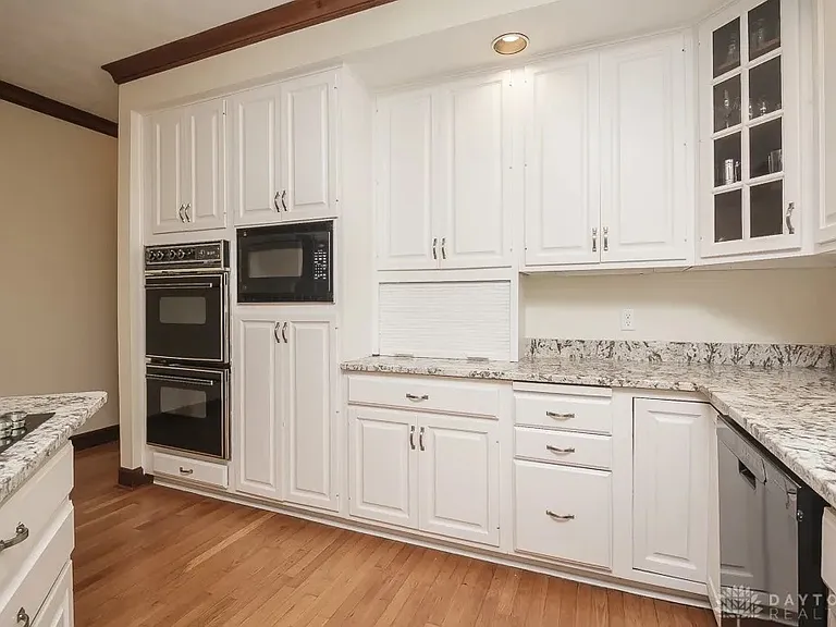 9548 Meadow Woods Ln — Photo 12