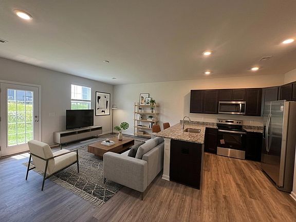 2nd image of 124 Rae Ct
