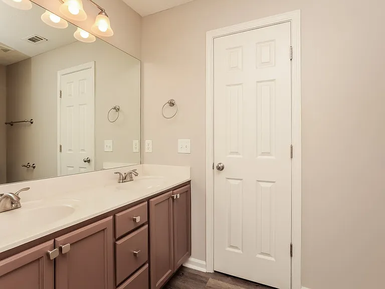 1316 S Hampton Ct — Photo 14