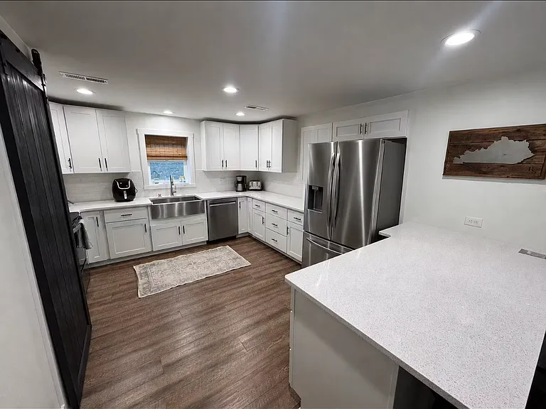 809 Bryant Rd — Photo 2