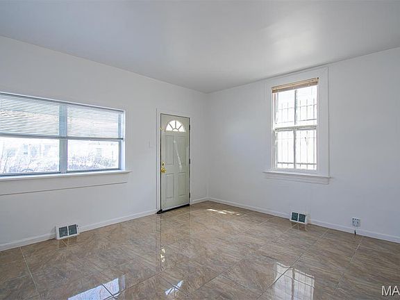 3rd image of 4214 Bingham Ave