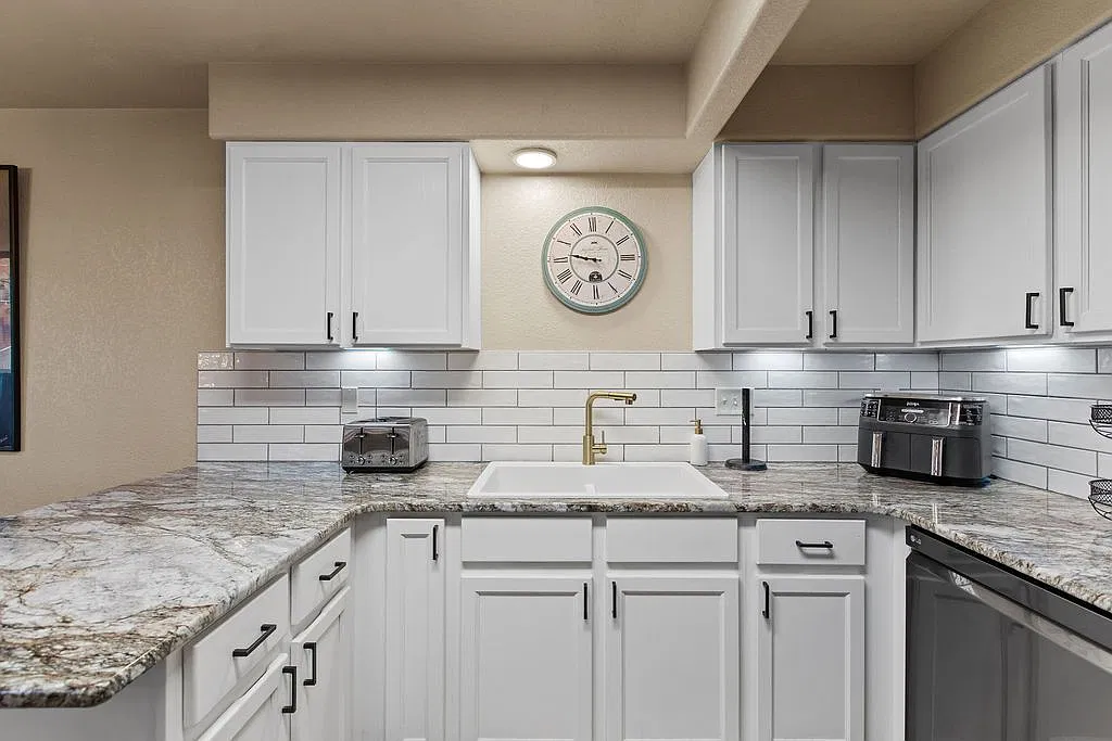 4 bed, 3.5 bath, 2005 sqft, $2,895 — Photo 4