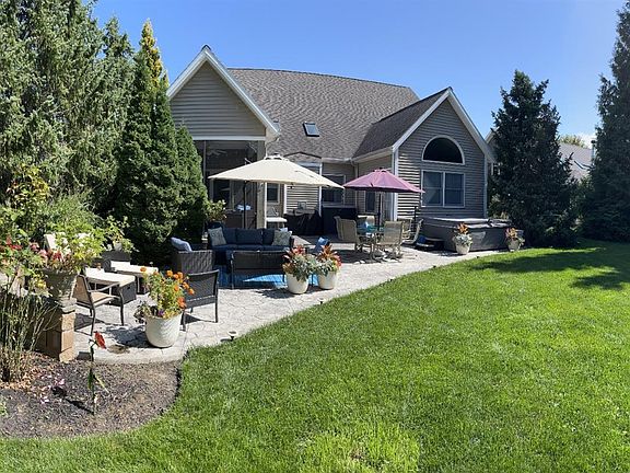 3rd image of 607 Heron Dr