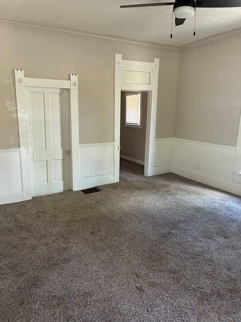 Large Home in Elm Heights - Available August 2027! — Photo 2