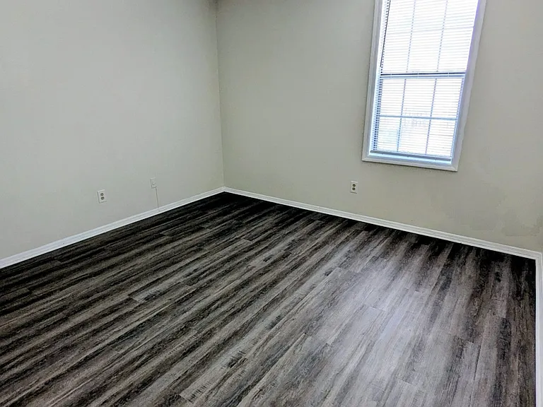 918 Coarsey Dr — Photo 4
