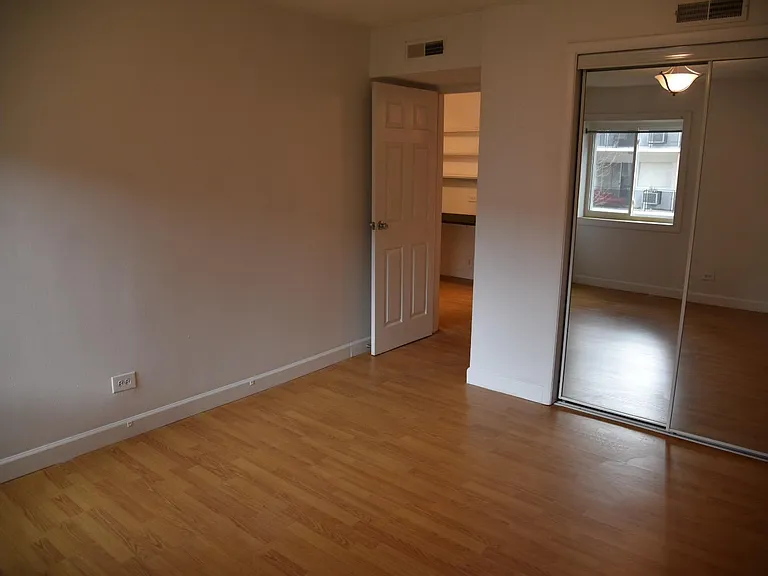 1800 Jefferson Park Ave #8 — Photo 7