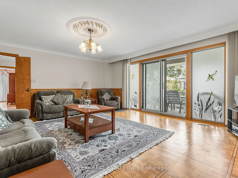 370 Maple Leaf Dr — Photo 14
