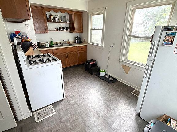 4th image of 1225 W 4th St