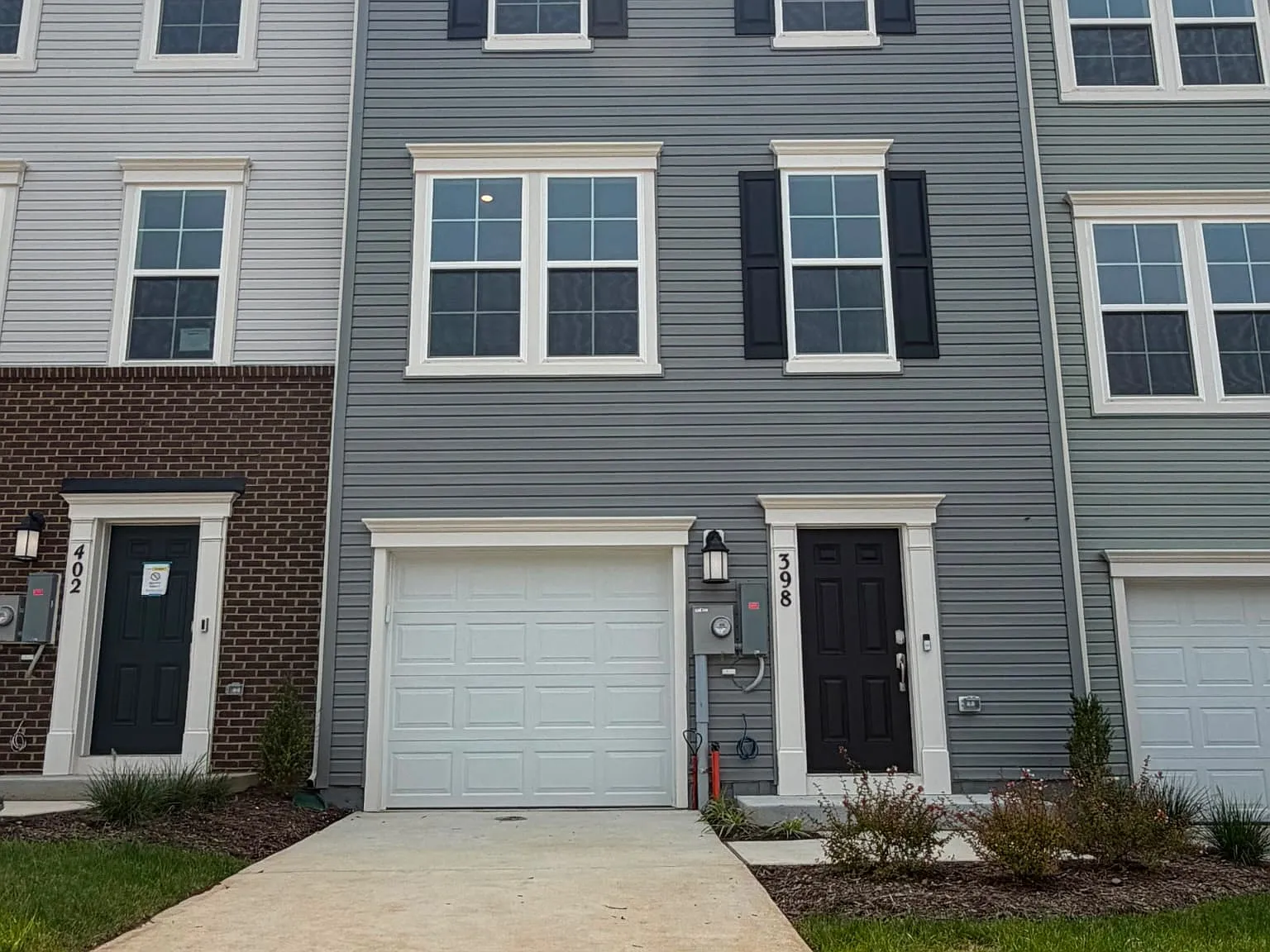 3 bed, 2025 sqft, $2,250 — Photo 1