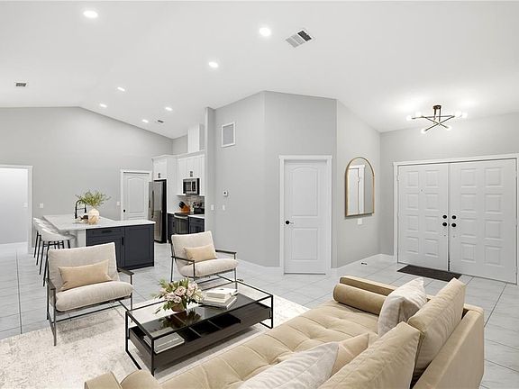 3rd image of 124 Mark Twain Ln