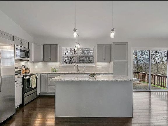 4th image of 18719 Hardt Rd