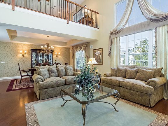 4th image of 138 Enclave Blvd