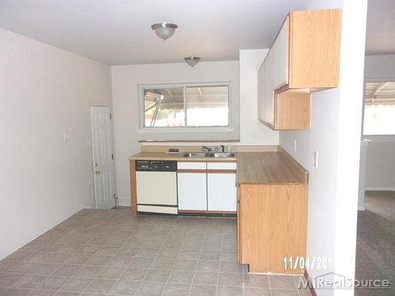 3rd image of 43700 Donley Dr