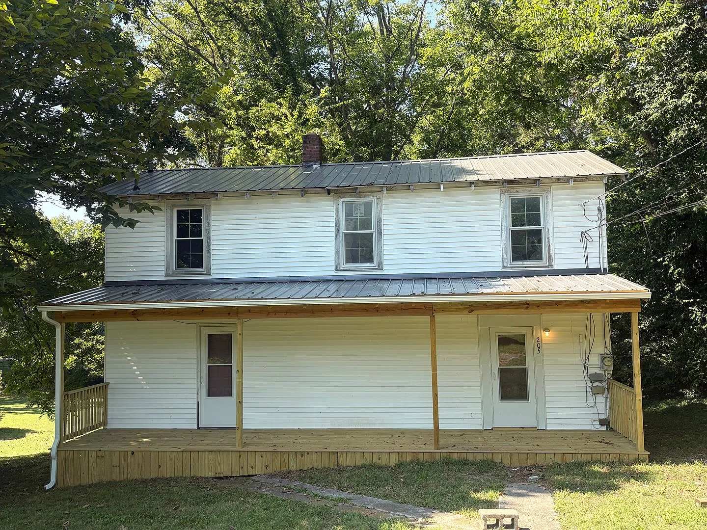 205 - 205A — Photo 1