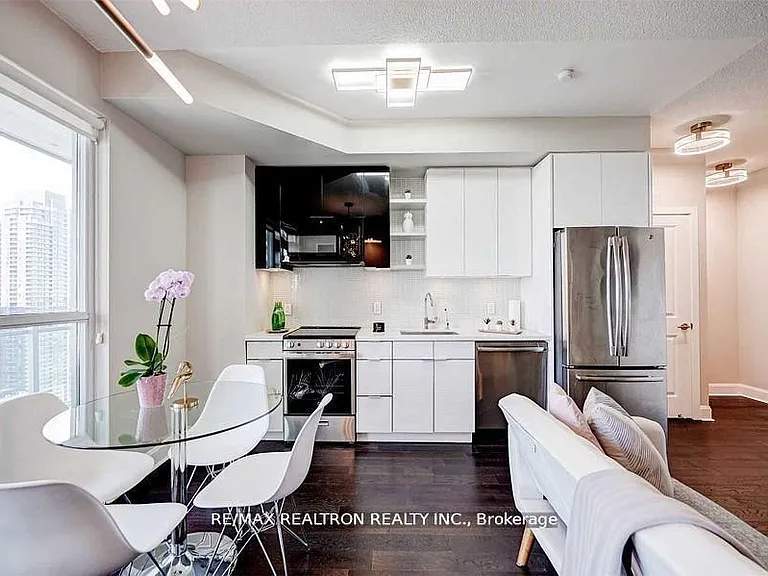 33 Shore Breeze Dr #2501 — Photo 8