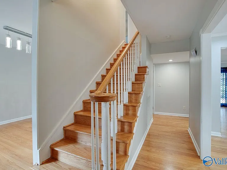 2700 Briarwood Dr SE — Photo 2