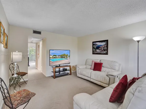 13455 SW 3rd St APT 301S, Pembroke Pines, FL 33027