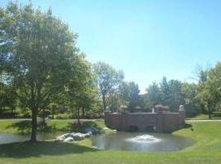 1 Cascade Ct E, Burr Ridge, IL 60527