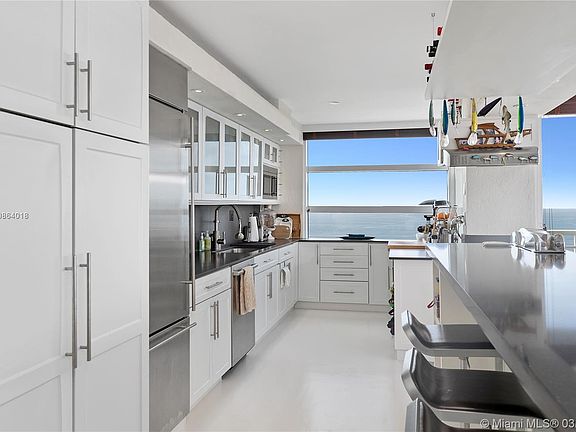 5th image of 400 S Pointe Dr #Penthouse 2403