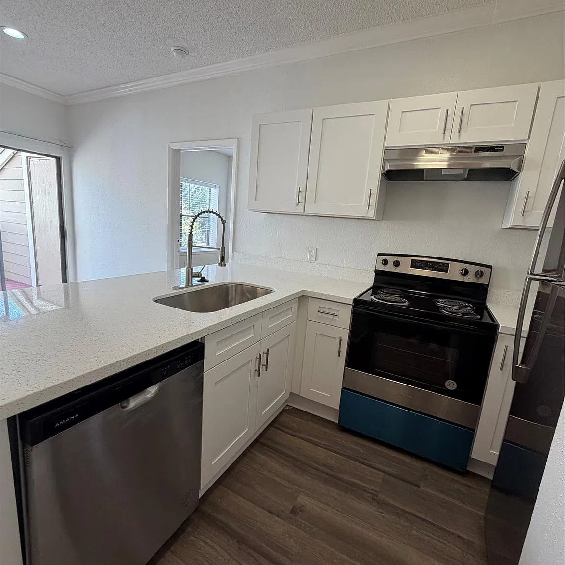 2 bed, 2.0 bath, 978 sqft, $1,550 — Photo 3