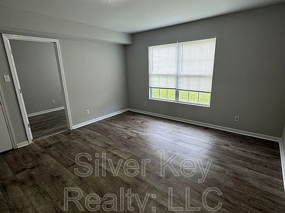 4th image of 268 Willow Creek Dr APT 4