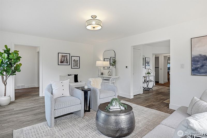 5th image of 1512 6th Avenue W